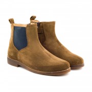 Les Boni Orlando sont de ravissantes boots en daim marron avec un élastique bleu à tirette de la marque Boni Classic.